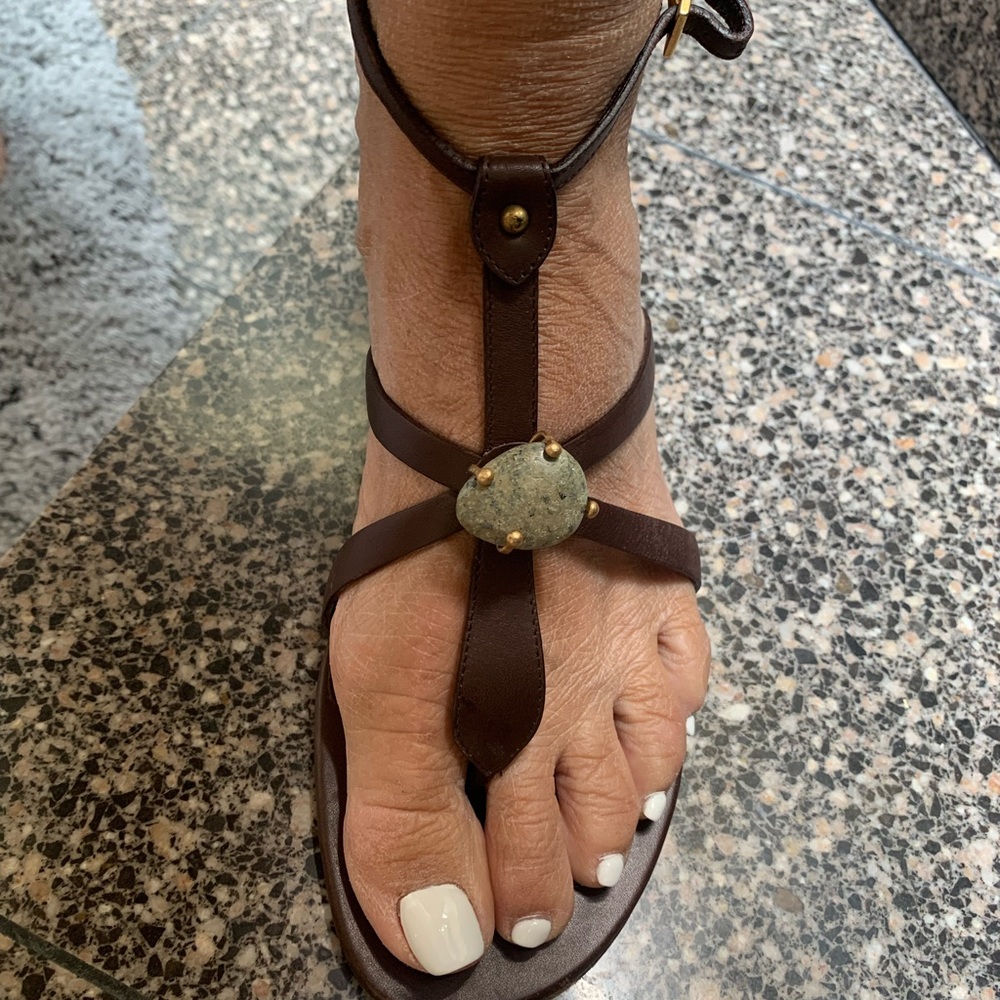 Sandle, kitten heel 2”, size 38, Valentino Caravani, chocolate brown leather